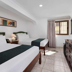 Bright Queen Room Two Queen Beds Non-Smoking